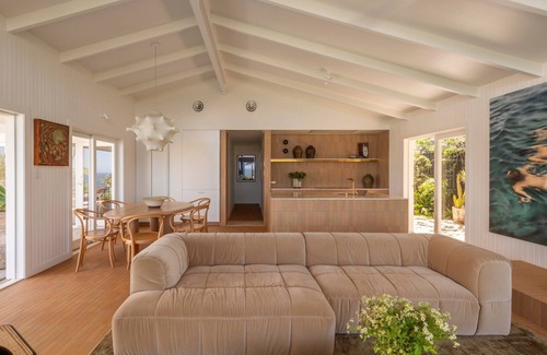 Sunrise Beach House | The Gable House - Beachfront luxury home