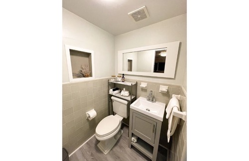 Coral Terrace Cottage | The Gables Hideout- Charming/Cozy/Private