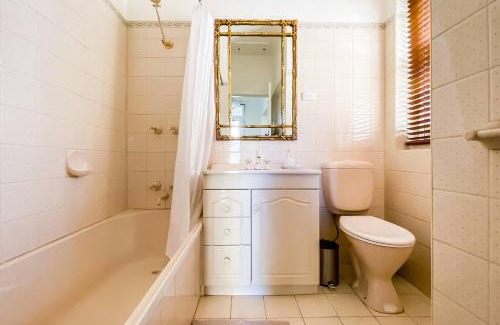 Albert Park Apartment | 'The Gables' Stylish Victorian Beachfront Abode