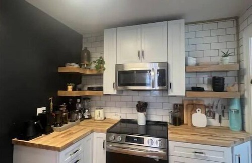Southern Pines Cottage | The Gallery - 2 bd Boutique Southern Pines Cottage