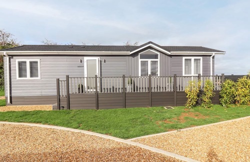 Chipping Norton Cottage | THE GALLOPS, pet friendly, with a garden in Chipping Norton