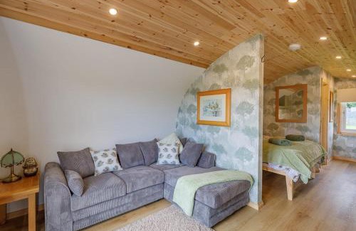 Newton Stewart House | The Galloway Steading -The Hedgehog's Hideout family cabin with Hot Tub and Fire Pit