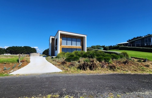 Kawhia House | The Gannet Hatch, Aotea Harbour