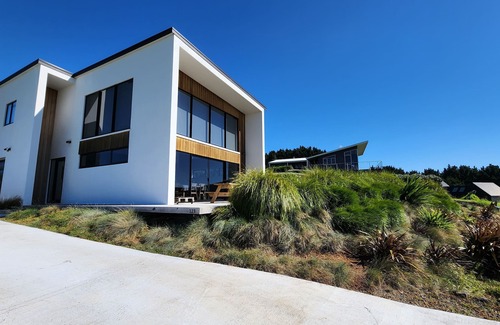 Kawhia House | The Gannet Hatch, Aotea Harbour