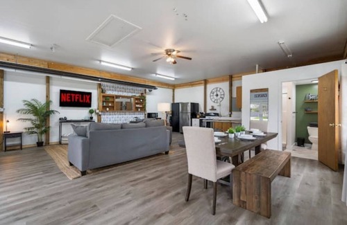 Pigeon House | The Garage - Renovated - Caseville Beach - Golf - Kayak - Hike