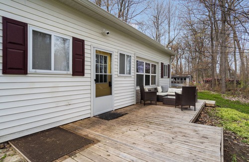 Pigeon Cabin | The Garage - Renovated - Caseville Beach - Golf - Kayak - Hike