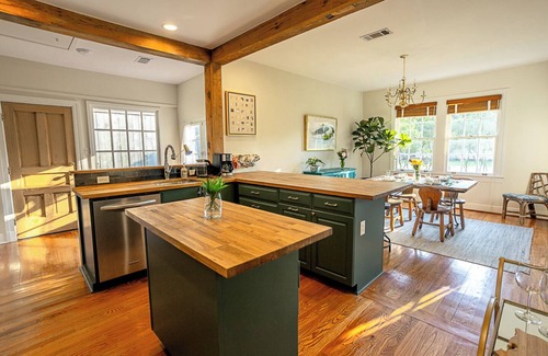 Mid City South Cottage | The Garden District Cottage - minutes from LSU and many of BR’s top restaurants