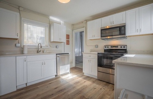 Athens House | The Garden House - 2.0 miles to Sanford Stadium
