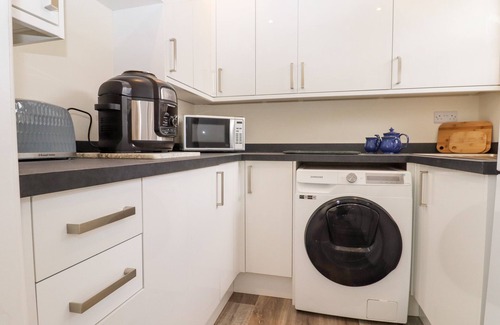 Whitstable Cottage | THE GARDEN HOUSE COTTAGE, pet friendly, with a garden in Whitstable