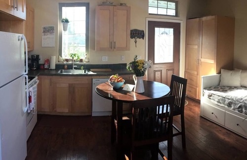 Burien House | The Garden House - Less than 10 min to airport!