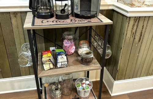 Frankfort Apartment | The Garden - Idyllic Oasis near 13 Distilleries