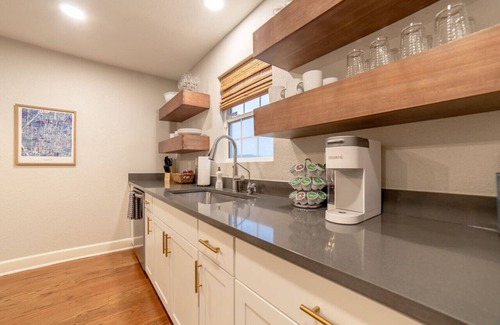 Fayetteville House | The Garland Getaway - Short Walk to UofA