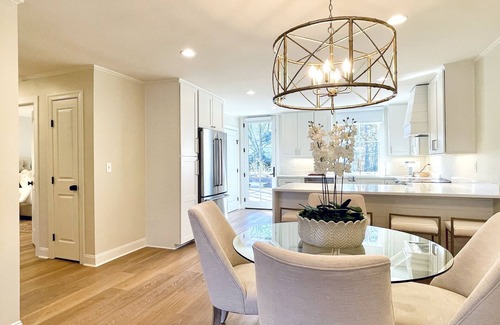 Oxford Condo | The Garner, 2BR Luxe Stay by Velvet Ditch Villas