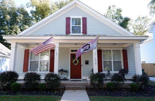 Columbia House | The Garnet Door Bungalow