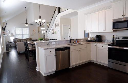 Columbia House | The Garnet Door Bungalow