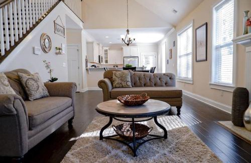Columbia House | The Garnet Door Bungalow