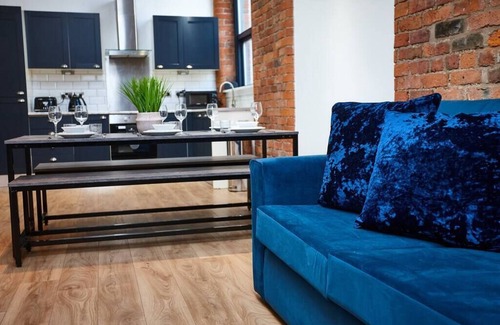 Manchester Apartment | The Garnet Suite Summ