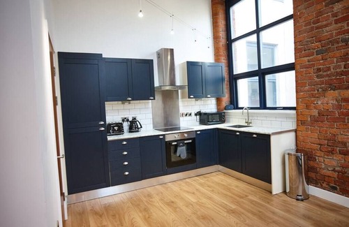 Manchester Apartment | The Garnet Suite Summ