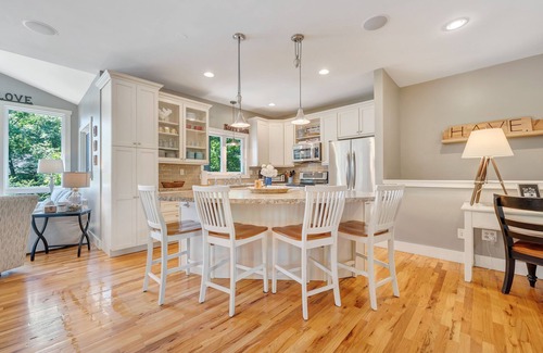 Moneta House | The Gate House - Lake Views and Private Cove