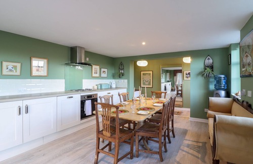 Colne Engaine Cottage | THE GATE HOUSE, pet friendly, with open fire in Colne Engaine