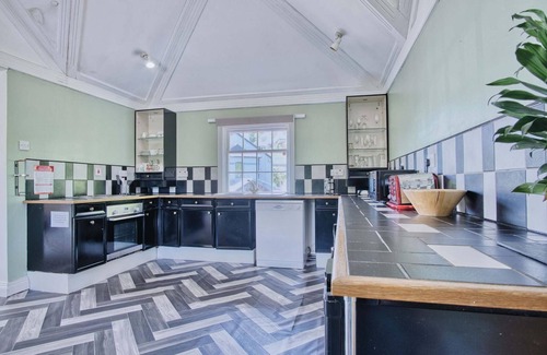 Pendine Apartment | The Gatehouse - 2 Bedroom Apartment - Pendine