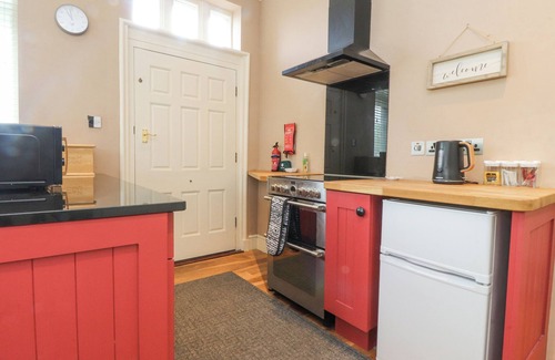 Clitheroe House | THE GATEHOUSE, pet friendly, with open fire in Barrow, Lancashire