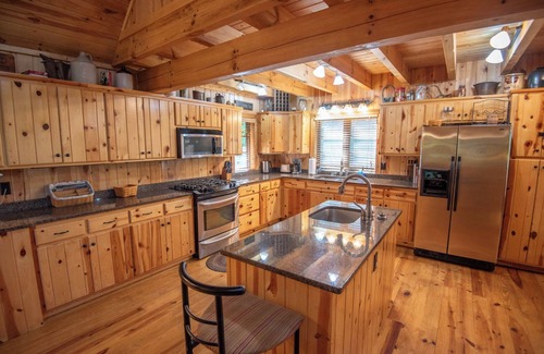Creston Cabin | The Gathering Place - Blue Ridge Mountain Retreat - 30 acres to explore - Pool Table - Sleeps 15