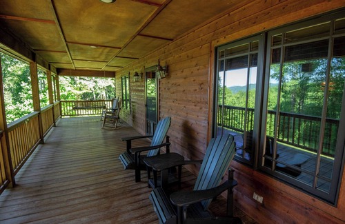Creston Cabin | The Gathering Place - Blue Ridge Mountain Retreat - 30 acres to explore - Pool Table - Sleeps 15