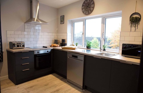 Trafford Apartment | The Gathering Sale Manchester - Sleeps Up To 22