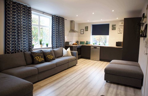 Trafford Apartment | The Gathering Sale Manchester - Sleeps Up To 22