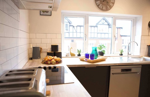 Trafford Apartment | The Gathering Sale Manchester - Sleeps Up To 22