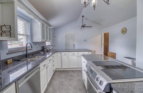 Springfield House | The Gathering Space - Updated - Great Location!