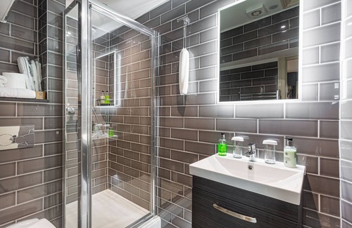 Amesbury Hotel | The George Hotel, Amesbury, Wiltshire