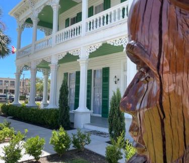 Galveston Bed & Breakfast | The George Manor