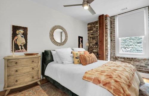 Historic District - North Apartment | The Georgia Peach -near Plant Riverside & downtown