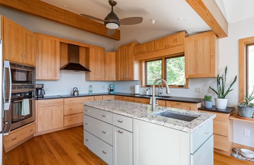 Livingston Manor Apartment | The Glass House