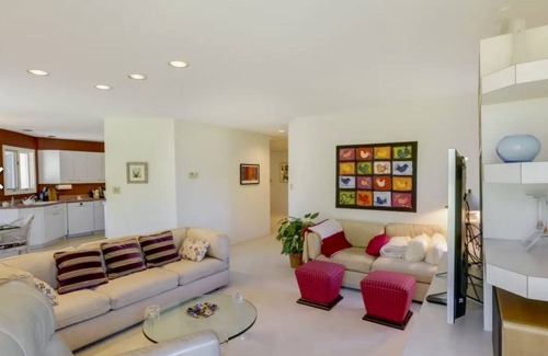 River Hills House | The Glass House - 2.5 acre River Hills Estate 13mi. from Milwaukee, WI.