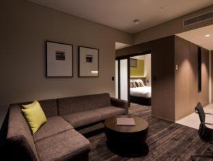 Eight Mile Plains Hotel | The Glen Hotel and Suites