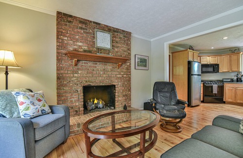 Avery Creek House | {The Glendell} Entire home in Arden with backyard