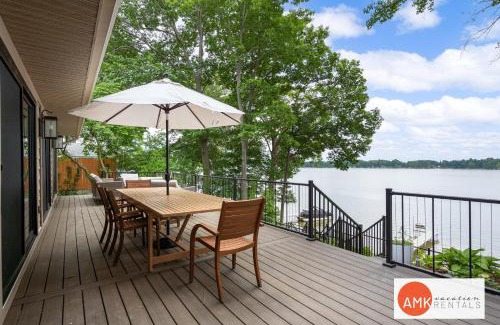 Fennville House | The Glistening Grape - Lakeside Getaway