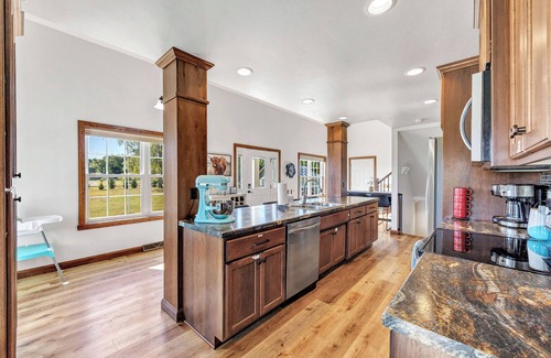 Oconto House | The Goat House | Waterfront | Hottub | 3 Acres | 5 Bedrooms