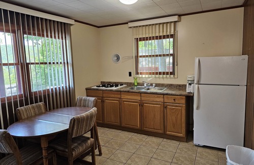 Lake George Cabin | The Gold Eagle Cottage 5