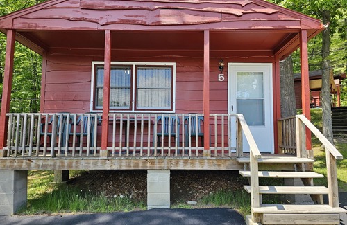 Lake George Cabin | The Gold Eagle Cottage 5