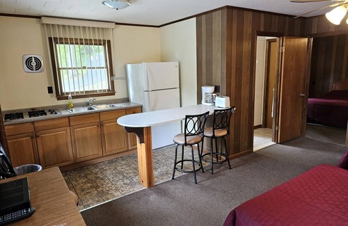 Lake George Cabin | The Gold Eagle Cottage 11