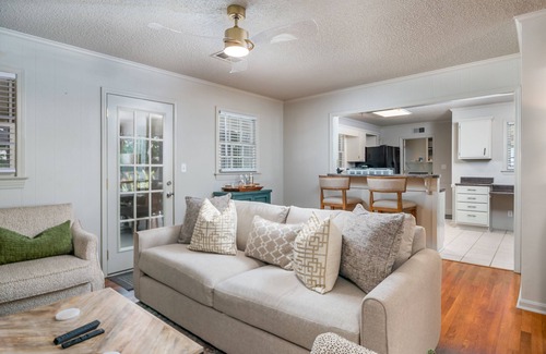 Northport House | The Golden Elephant: Elegance, Comfort & Crimson Tide Spirit in Northport
