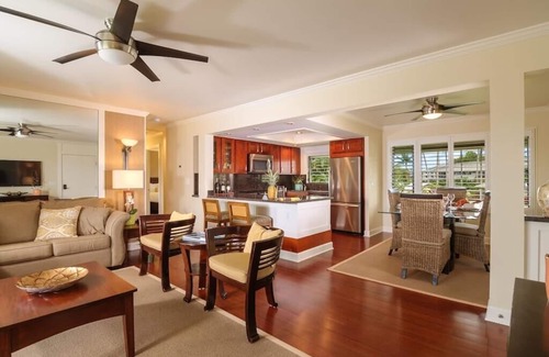 Princeville Condo | The Golden Lotus ~ Pool ~ Jacuzzi ~ Grills ~
