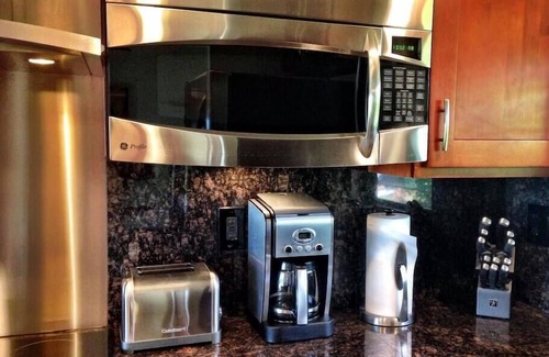 Princeville Condo | The Golden Lotus ~ Pool ~ Jacuzzi ~ Grills ~