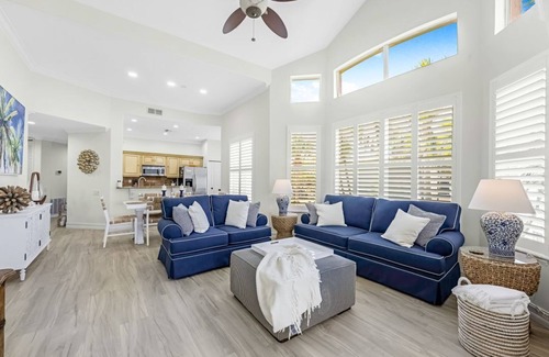 Tropical Cove Condo | The Golden Pineapple at Lexington CC Golf Village