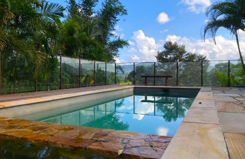 Uki House | THE GOLDEN RETREAT POOL HOUSE