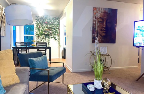 Rainier Valley Apartment | The Golden Serene —Cozy Seattle apartment with AC and FREE WiFi/Parking
